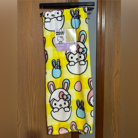 CLOSE OUT SALE NWT HELLO KITTY YELLOW EASTER BUNNY THROW BLANKET - Picture 1 of 7